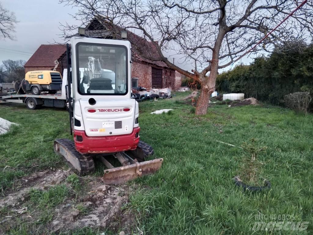 Takeuchi TB 225 Minikaivukoneet < 7t