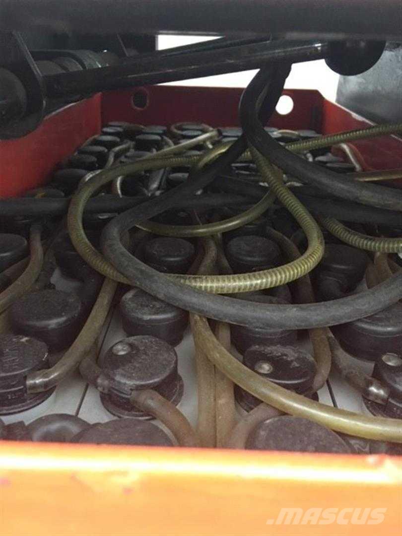 Linde V11 Korkeakeräilytrukit