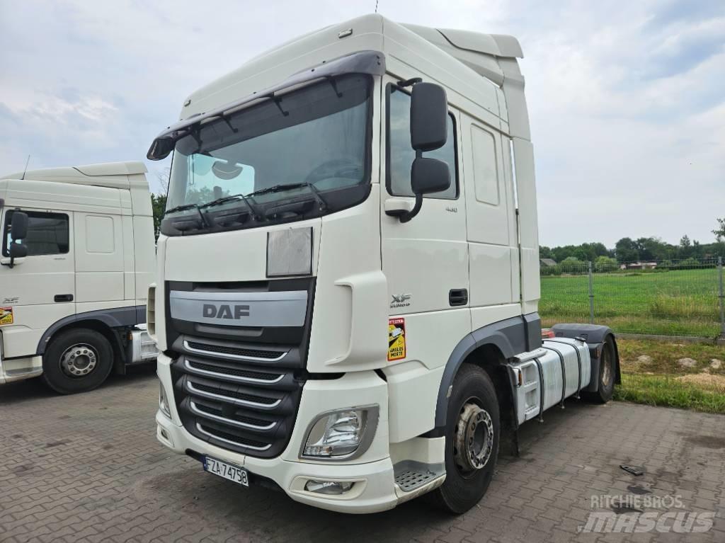 DAF XF460 Vetopöytäautot