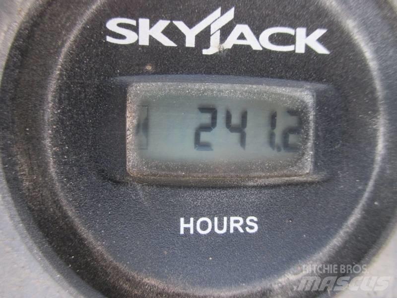 SkyJack SJ III 3219 Saksilavat