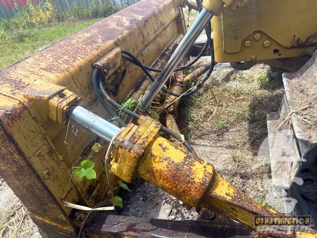 CAT D 6 C Telaketjupuskutraktorit