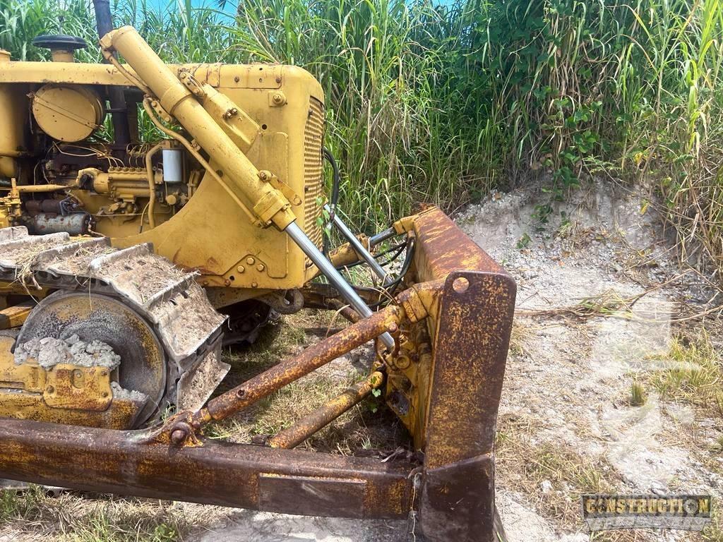 CAT D 6 C Telaketjupuskutraktorit