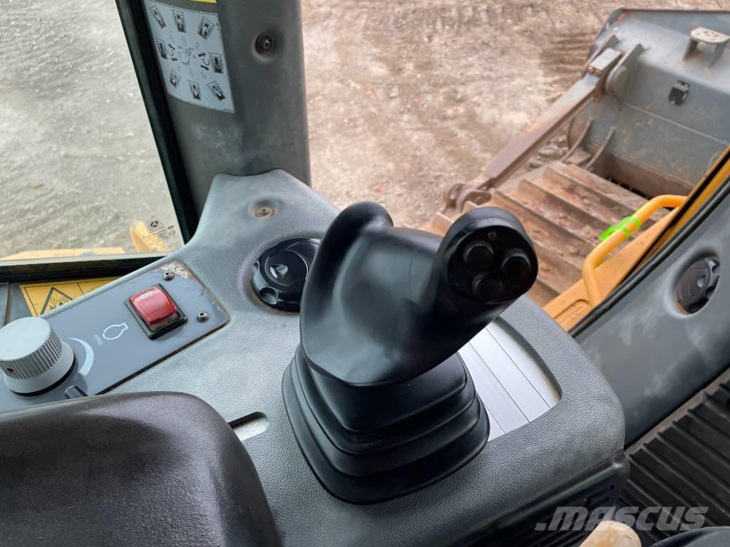 Liebherr PR 746 Telaketjupuskutraktorit