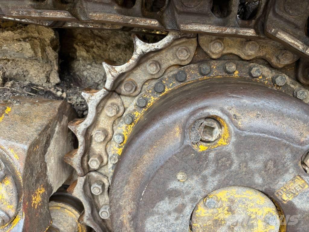 Komatsu D65PX-18 Telaketjupuskutraktorit