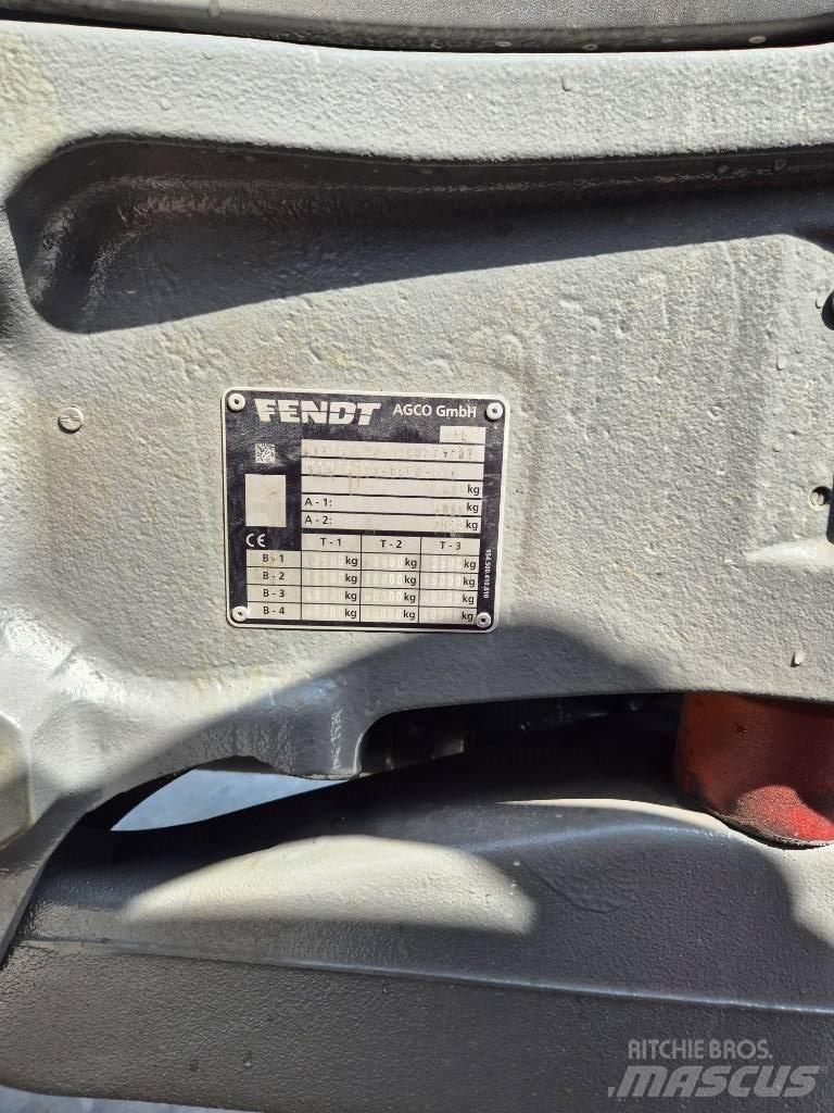 Fendt 718 Vario Traktorit