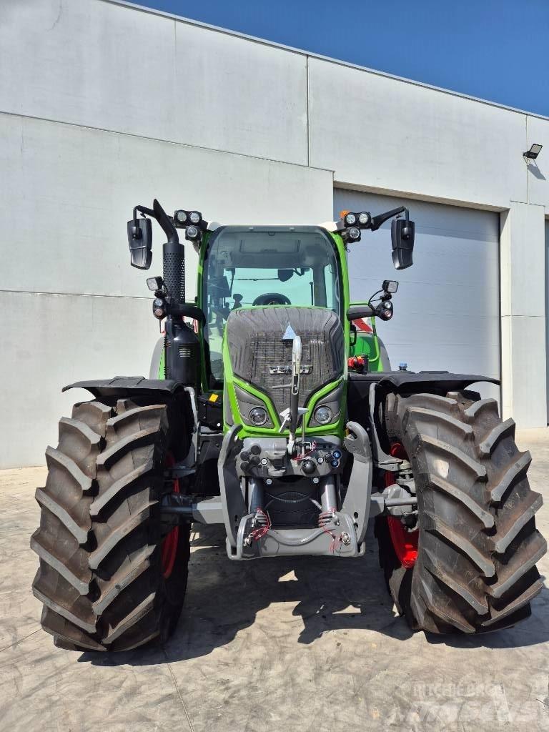 Fendt 718 Vario Traktorit