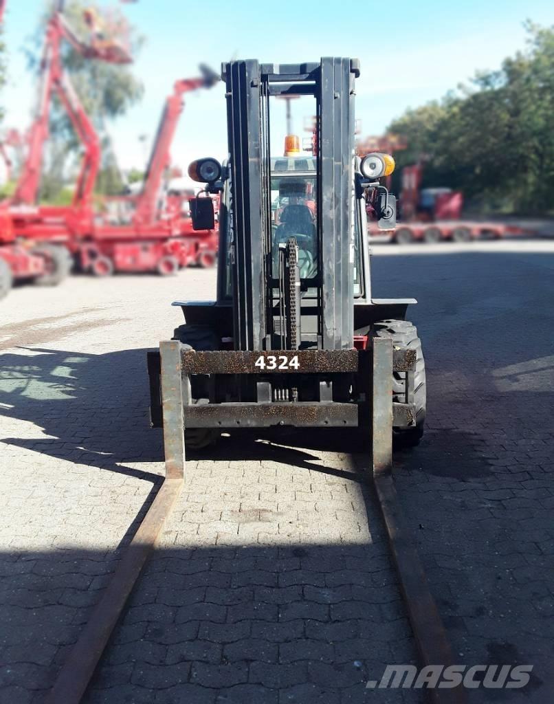 Ausa C 300 H X4 Maastotrukit
