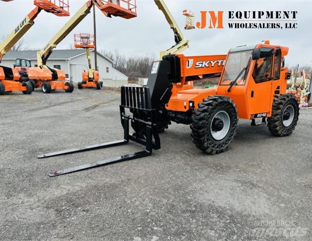 SkyTrak 8042 Kurottajat