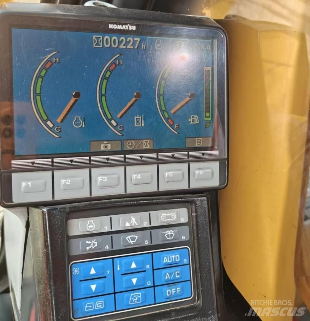 Komatsu 210LC-8 Telakaivukoneet
