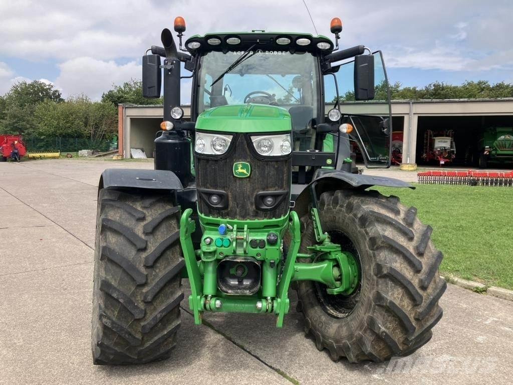 John Deere 6215R Traktorit