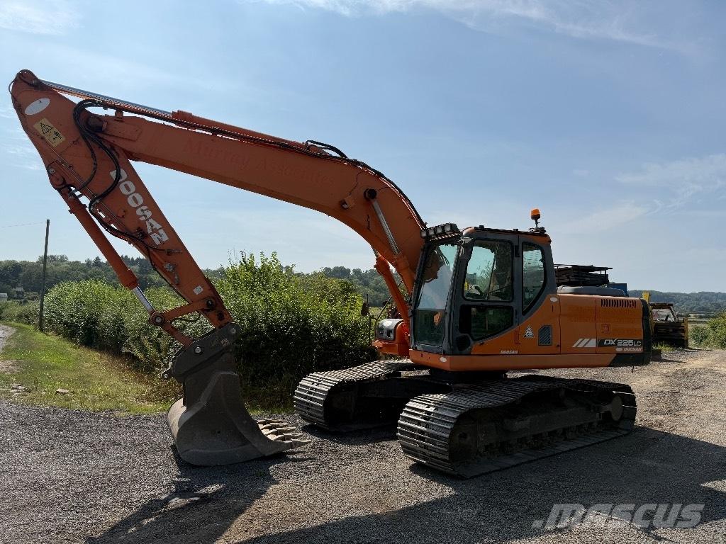 Doosan DX 225 LC Telakaivukoneet