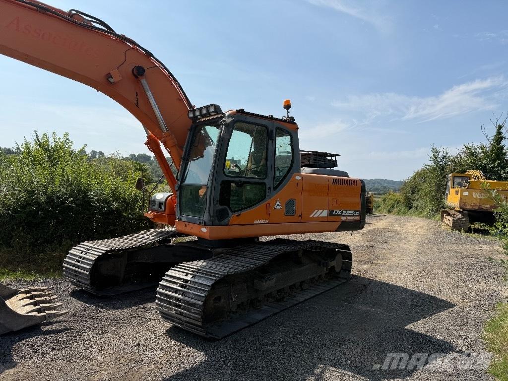 Doosan DX 225 LC Telakaivukoneet