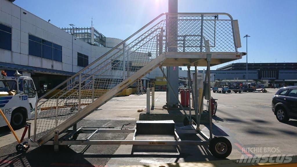  PASSENGER STAIRS Muut materiaalinkäsittelykoneet