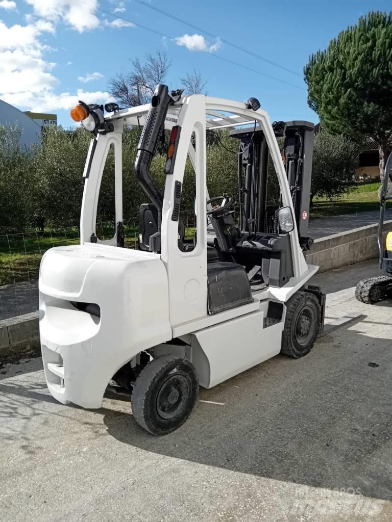 UniCarriers DX 25 Dieseltrukit