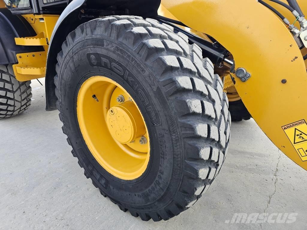 CAT 908M Pyöräkuormaajat