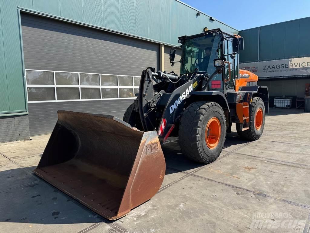 Doosan DL250-7 Pyöräkuormaajat