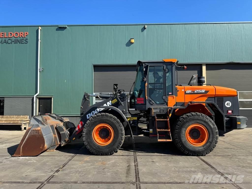 Doosan DL250-7 Pyöräkuormaajat
