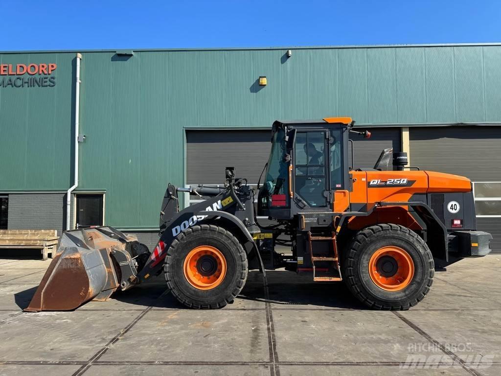 Doosan DL250-7 Pyöräkuormaajat