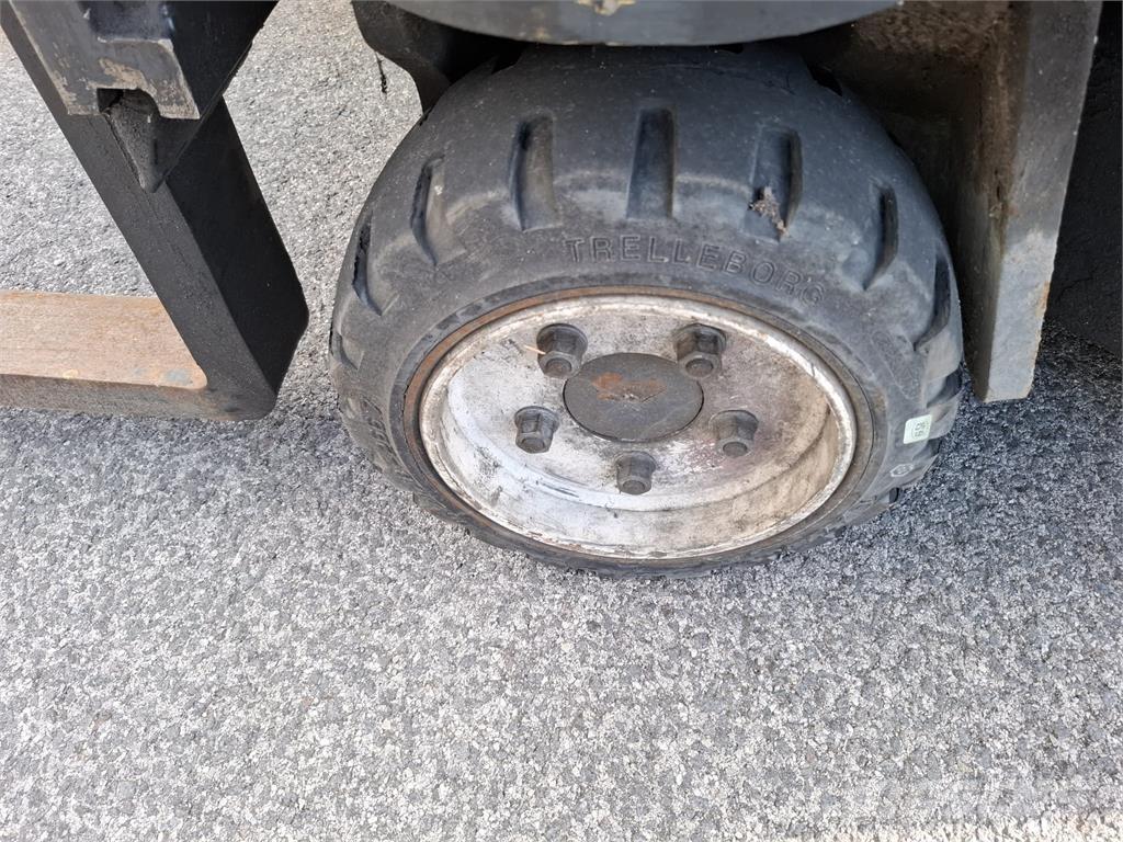 Combilift C3000CB Nelitietrukit