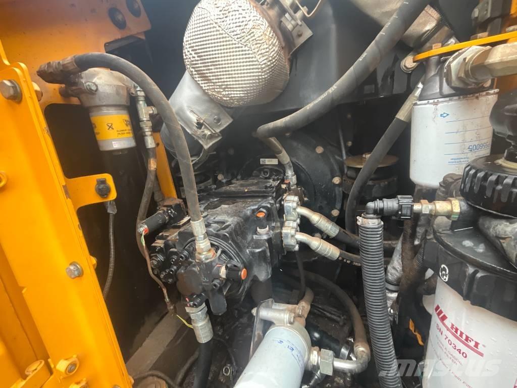 JCB JS 130 LC Telakaivukoneet