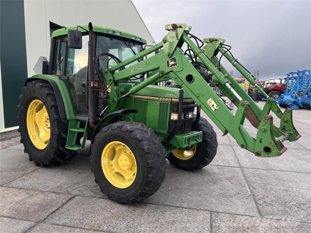 John Deere 6200 Traktorit