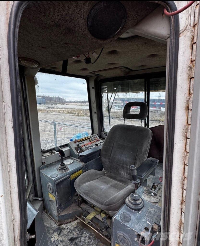 Liebherr 732 Telaketjupuskutraktorit