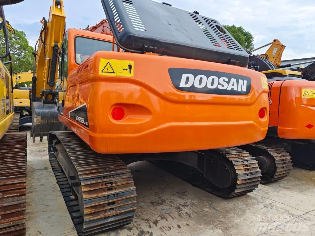 Doosan 225 LC Telakaivukoneet