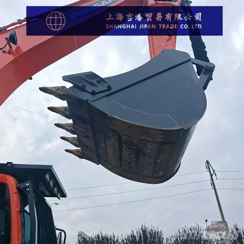 Doosan DX 225 Telakaivukoneet