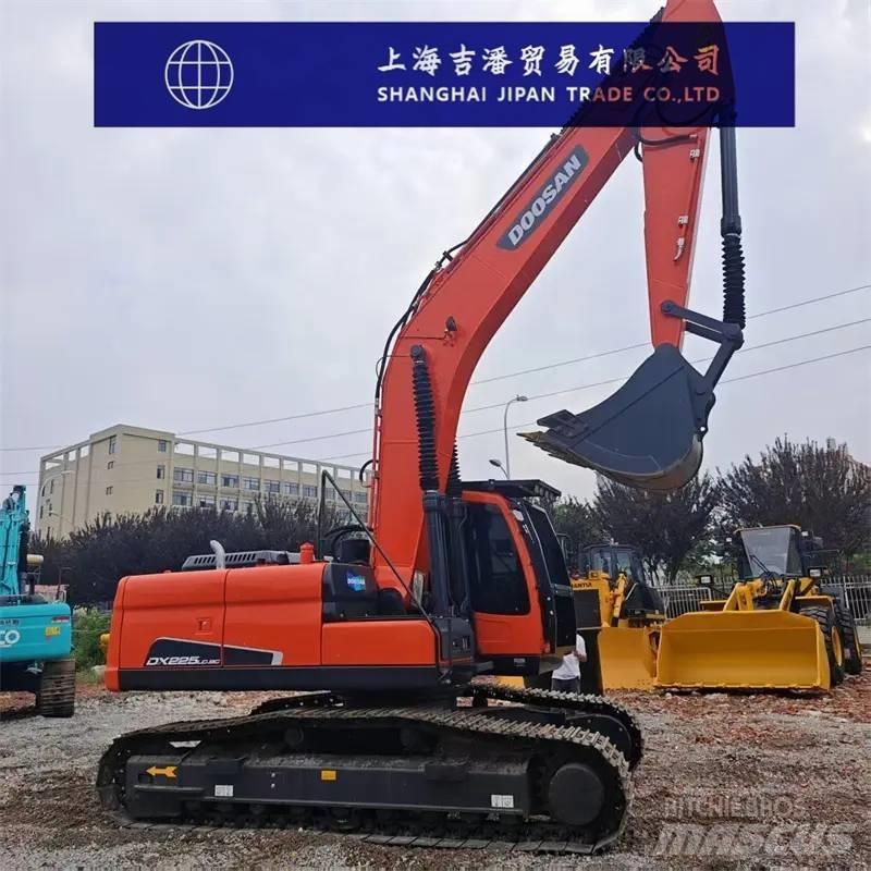 Doosan DX 225 Telakaivukoneet