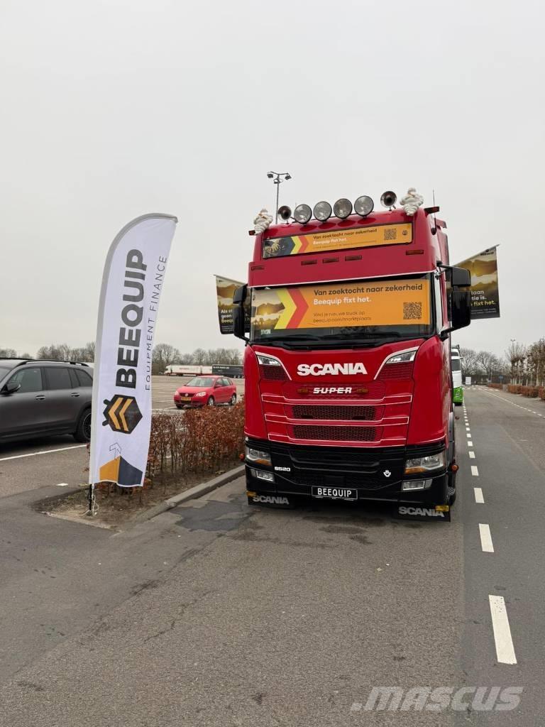 Scania S 520 V8 Vetopöytäautot