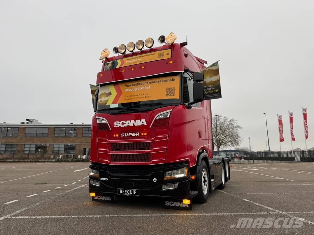 Scania S 520 V8 Vetopöytäautot
