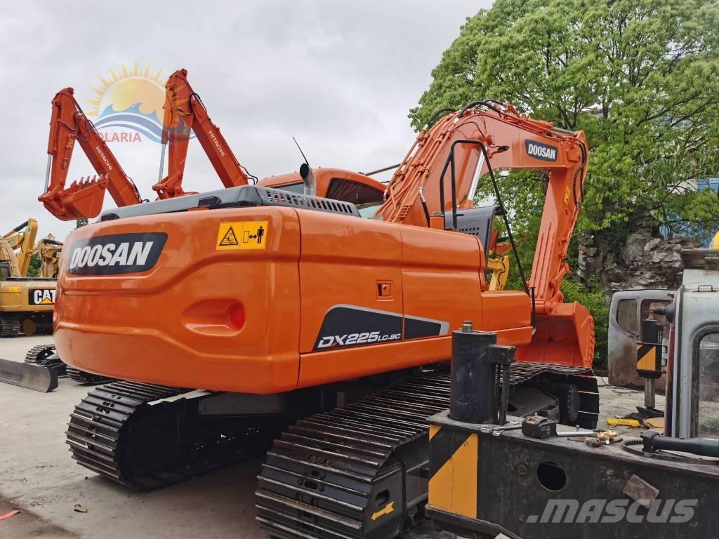 Doosan DX 225 LC Telakaivukoneet