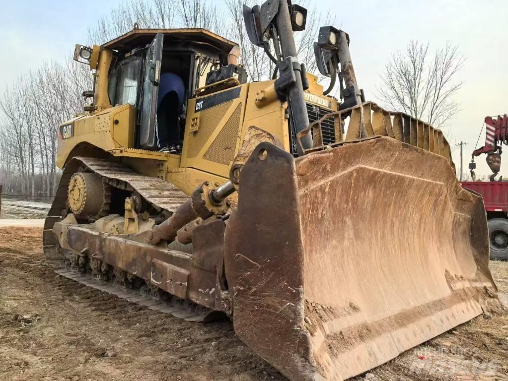 CAT D8T bulldozers Telaketjupuskutraktorit