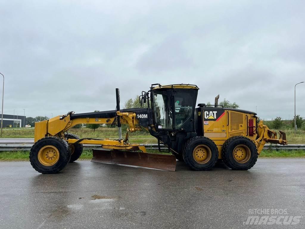 CAT 140M Tiehöylät