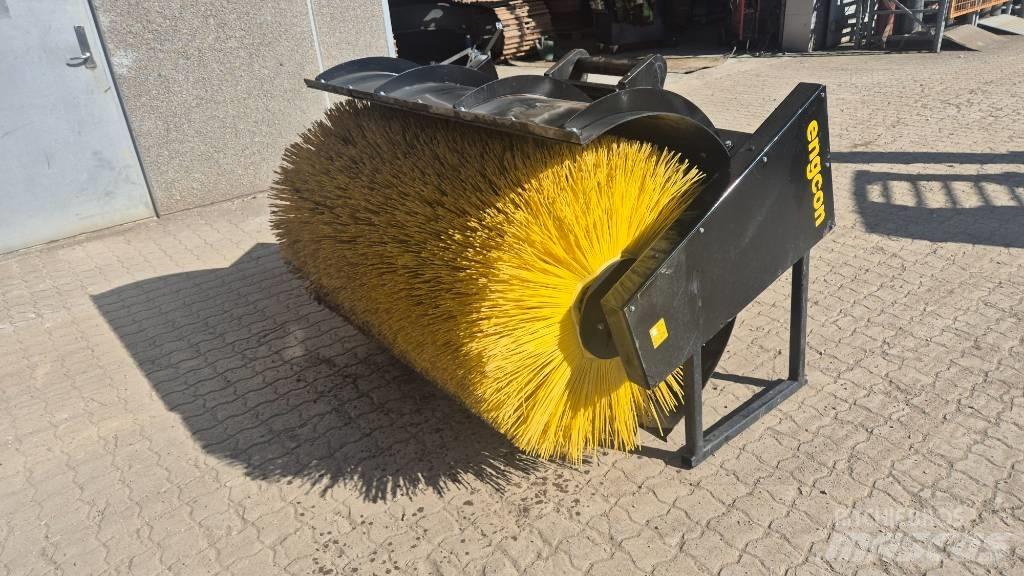 Engcon sweeper Lakaisukoneet