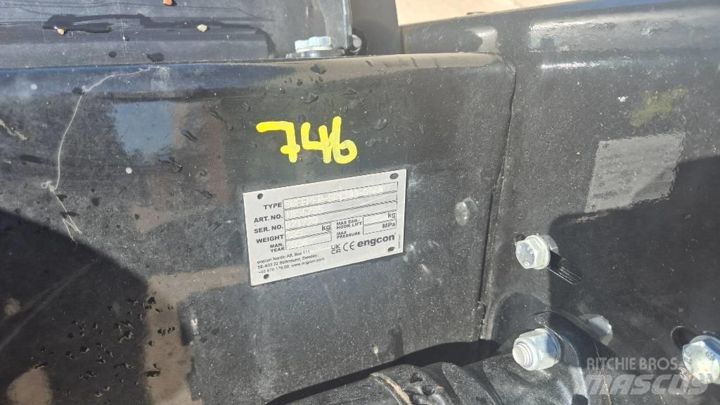 Engcon sweeper Lakaisukoneet