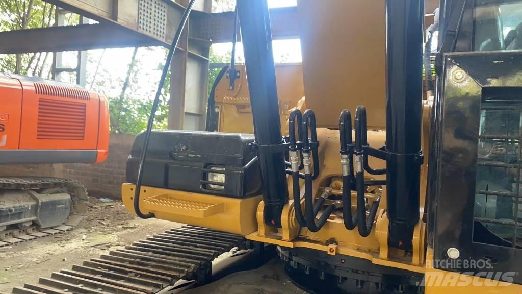 CAT 320D2L Telakaivukoneet