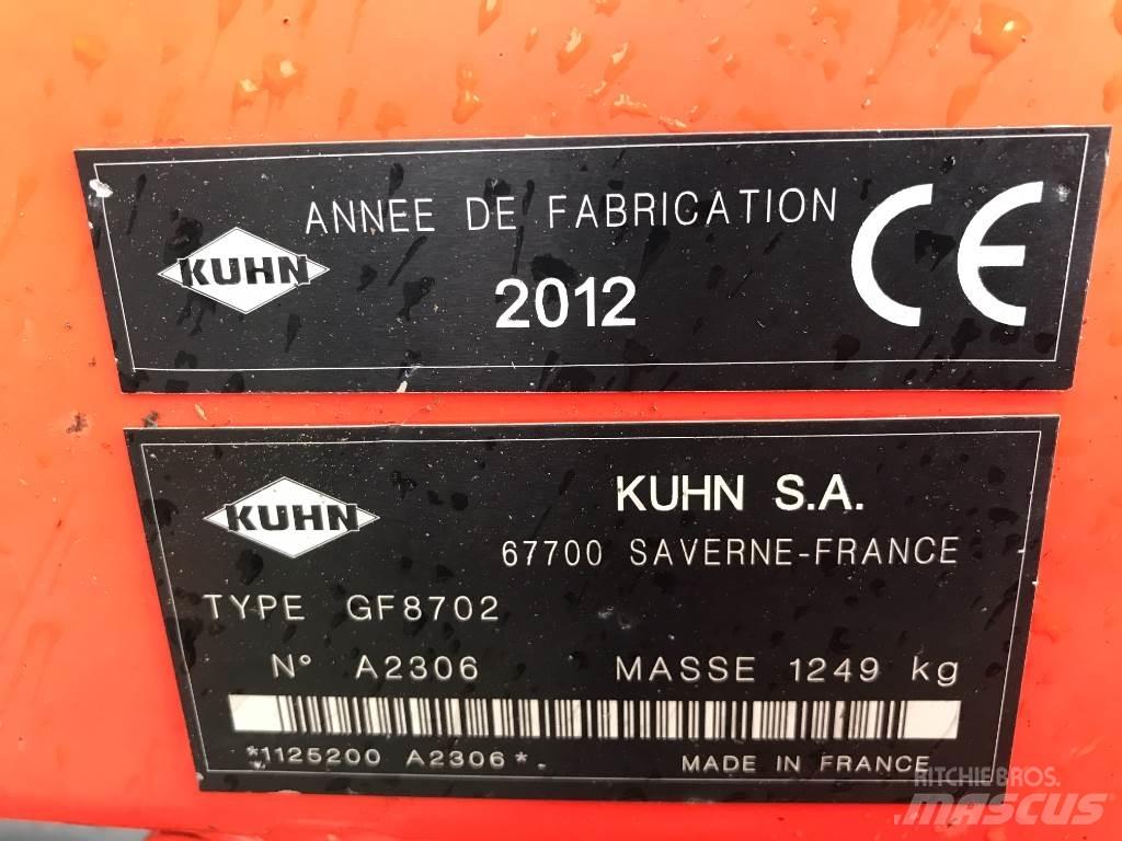 Kuhn GF 8702 Pöyhimet ja haravat