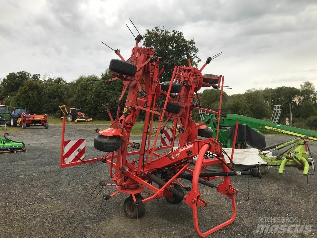 Kuhn GF 8702 Pöyhimet ja haravat
