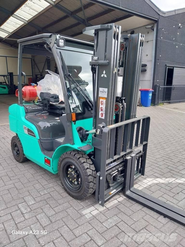 Mitsubishi FG 25 N Nestekaasutrukit