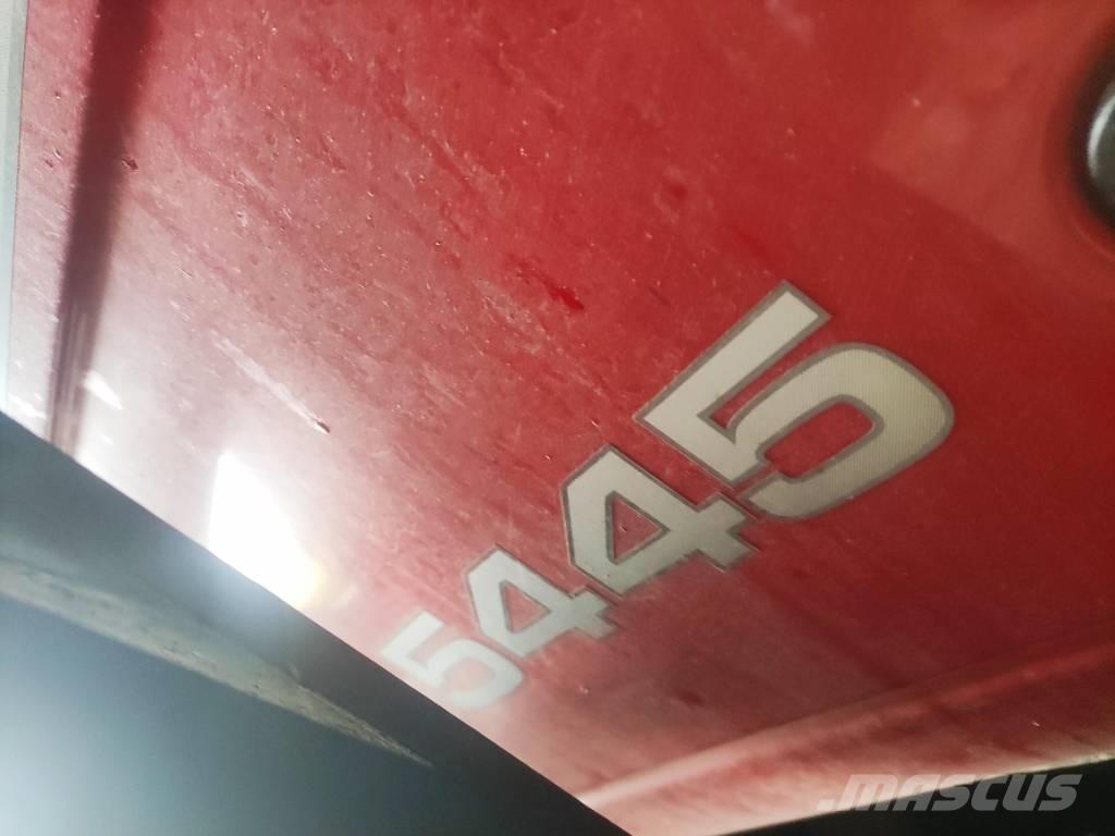 Massey Ferguson 5445 Traktorit