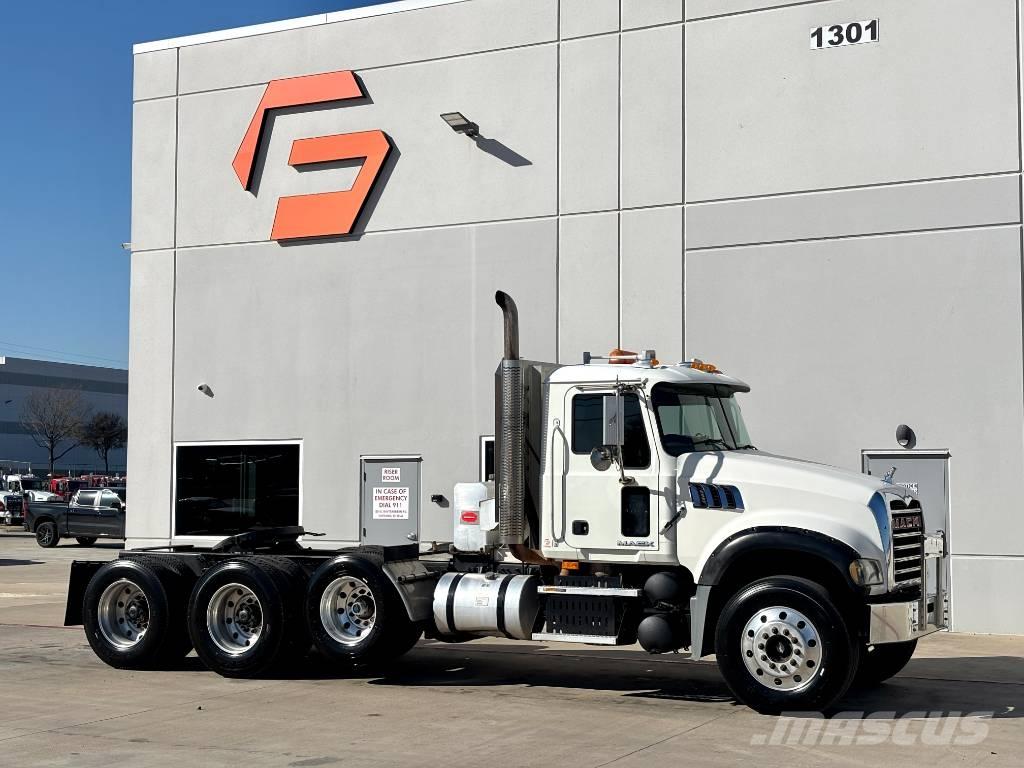 Mack GU713 Vetopöytäautot