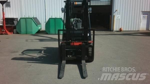 Manitou MI30G ST5 Maastotrukit