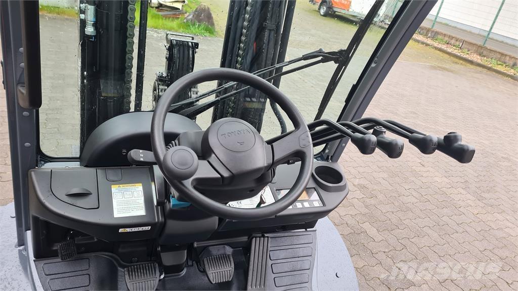 Toyota 02-8FGJF35 Nestekaasutrukit