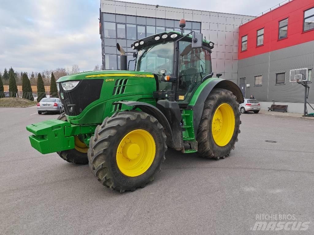 John Deere 6215 R Traktorit
