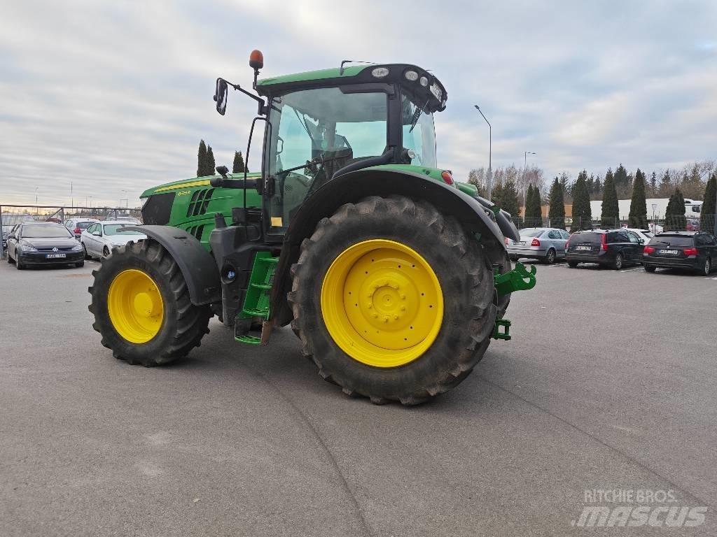 John Deere 6215 R Traktorit