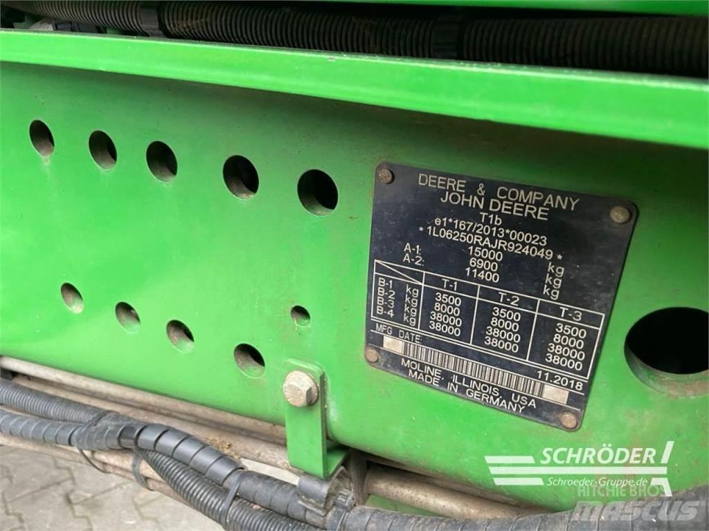 John Deere 6250 R Traktorit