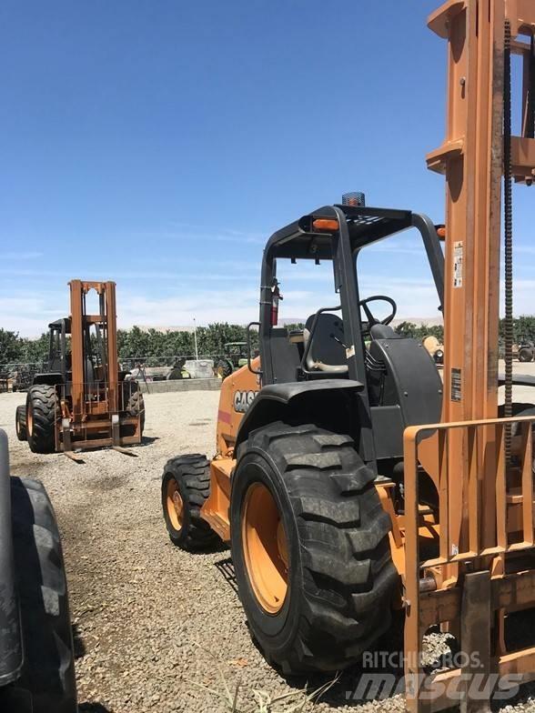 CASE 586H Maastotrukit
