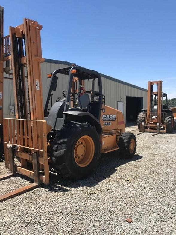 CASE 586H Maastotrukit