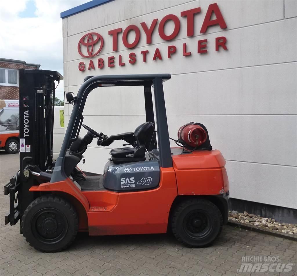 Toyota 02-7FG35 Nestekaasutrukit